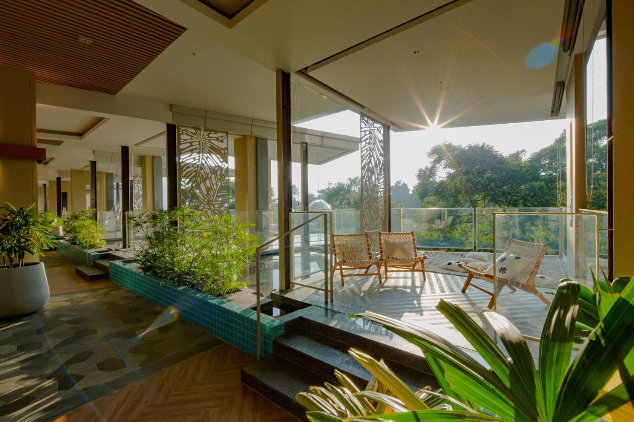 The Botanica Sanctuary Hotel Puncak Exterior photo The interior of the hotel