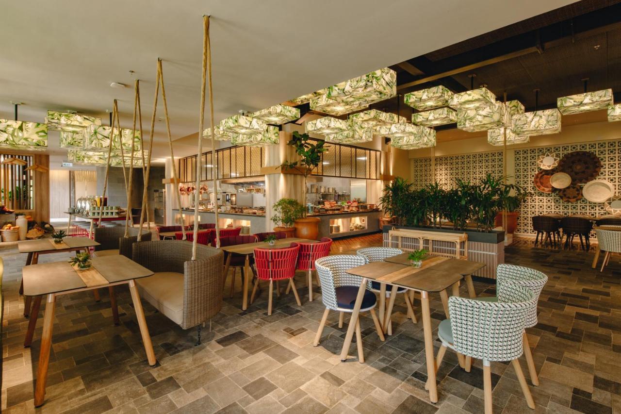 The Botanica Sanctuary Hotel Puncak Exterior photo The interior of the restaurant